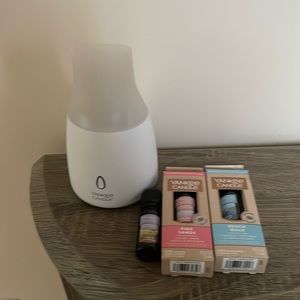 Yankee candle humidifier with 3 scents.